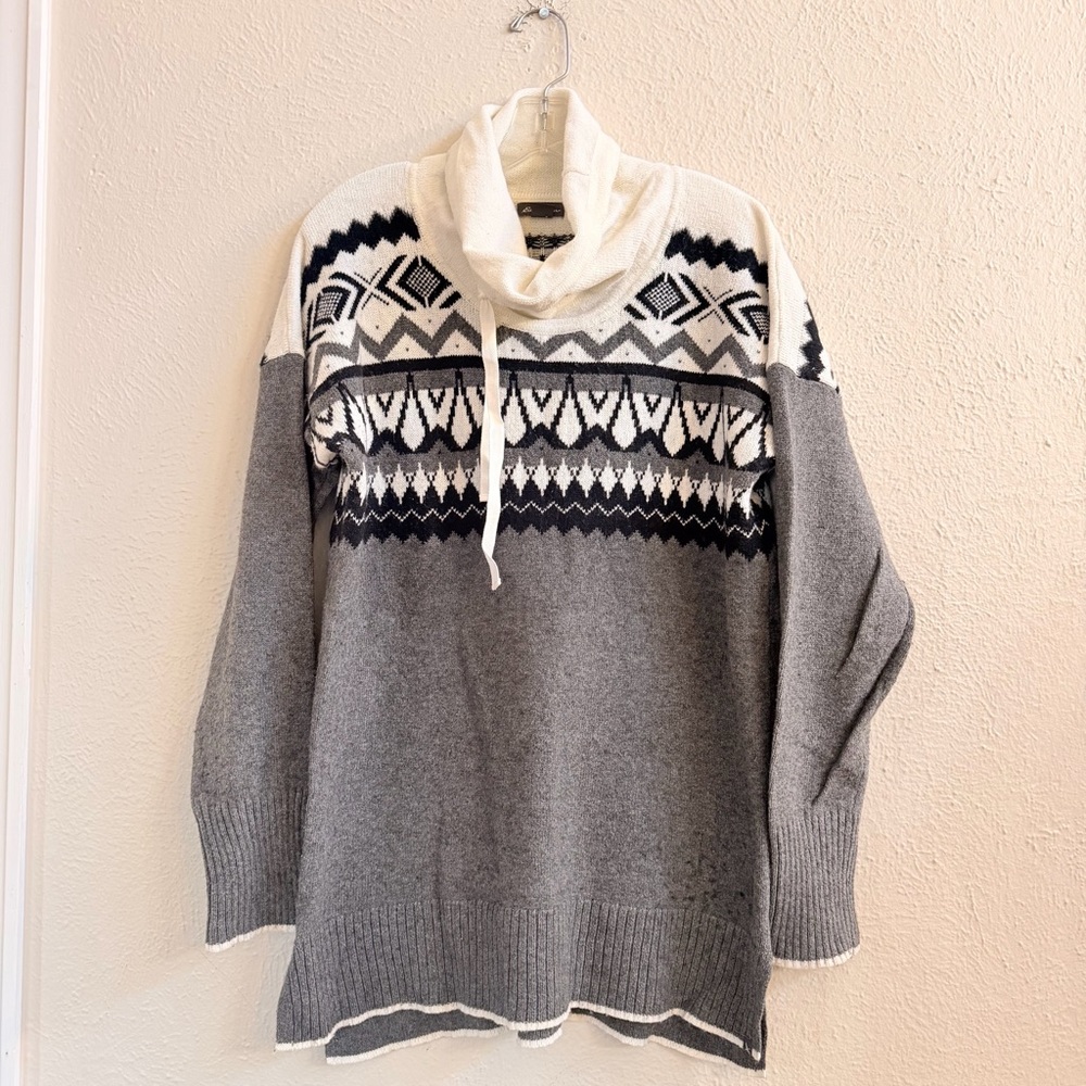 Eddie Bauer gray cowl neck tribal print sweater